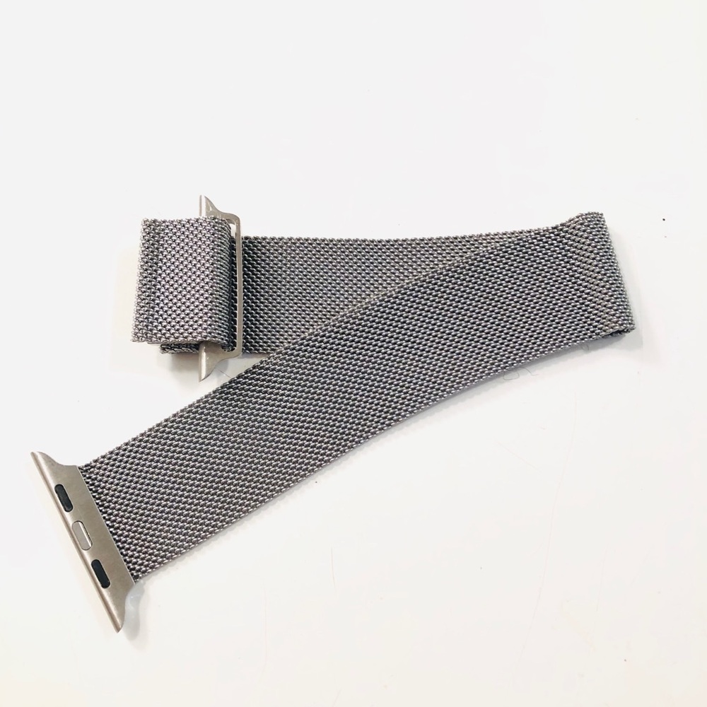 Apple watch magnetic band!! 🤍🖤